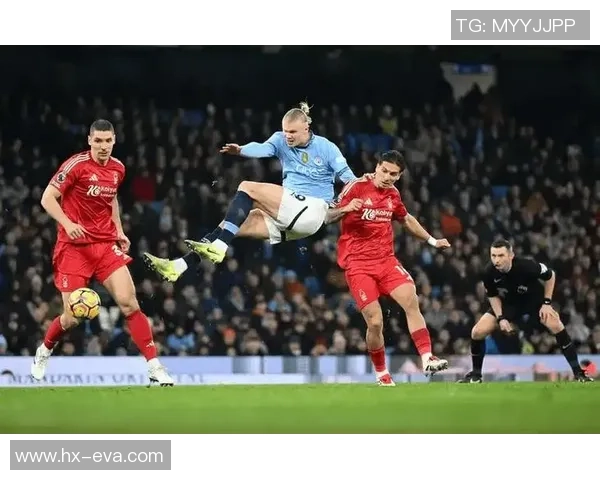 英超激战：里昂绝杀曼城引发争议判罚全场沸腾